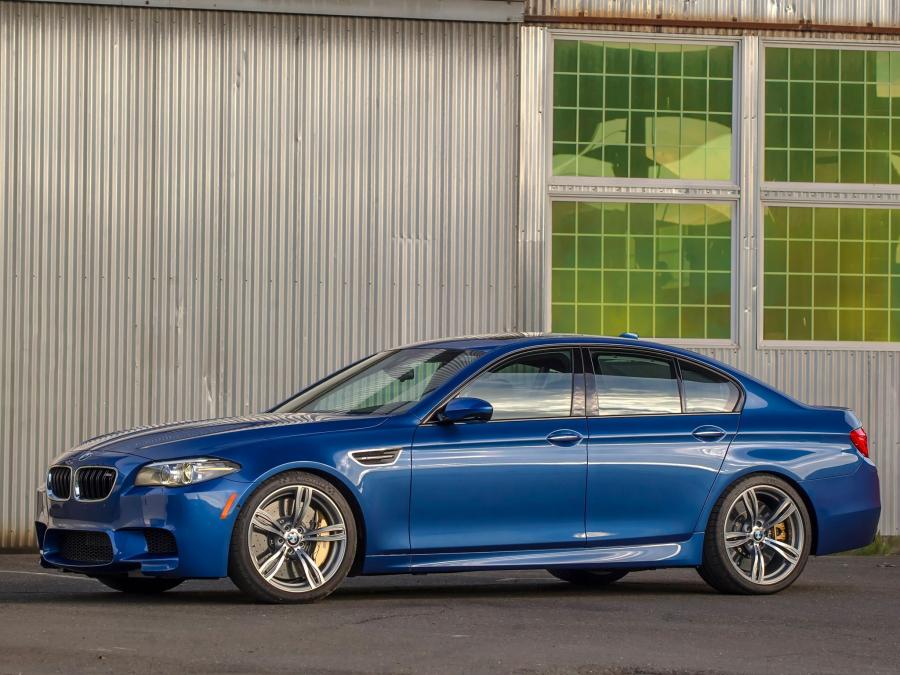  BMW M5 2013 года  (US) (фото 7 из 10)